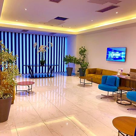 Black Sea Luxury Towers Hotel Батуми Екстериор снимка