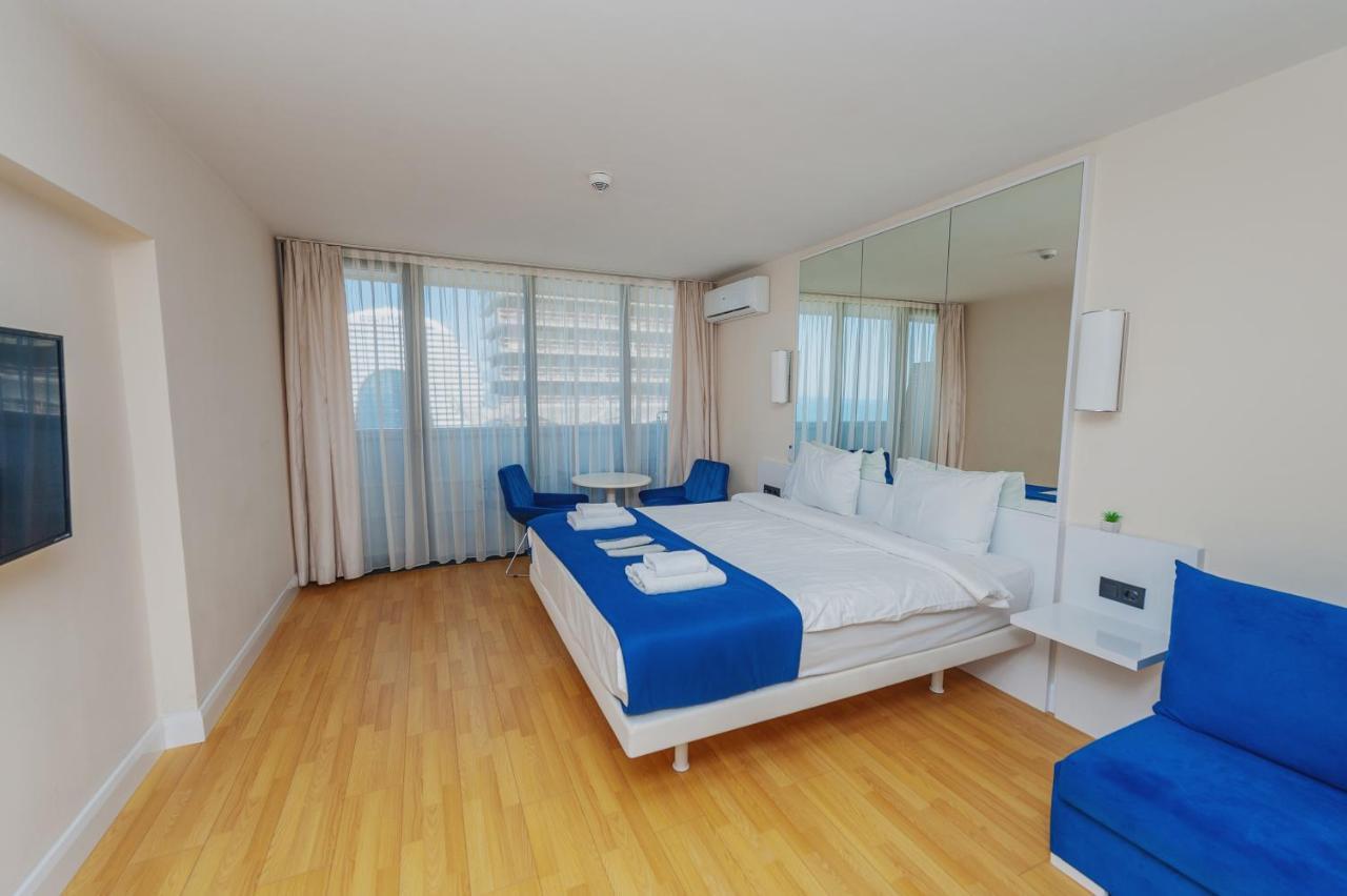 Black Sea Luxury Towers Hotel Батуми Екстериор снимка