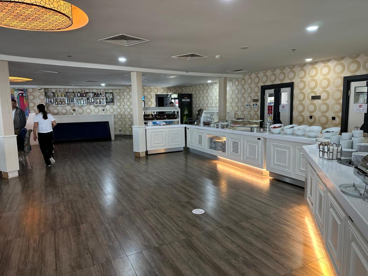 Black Sea Luxury Towers Hotel Батуми Екстериор снимка