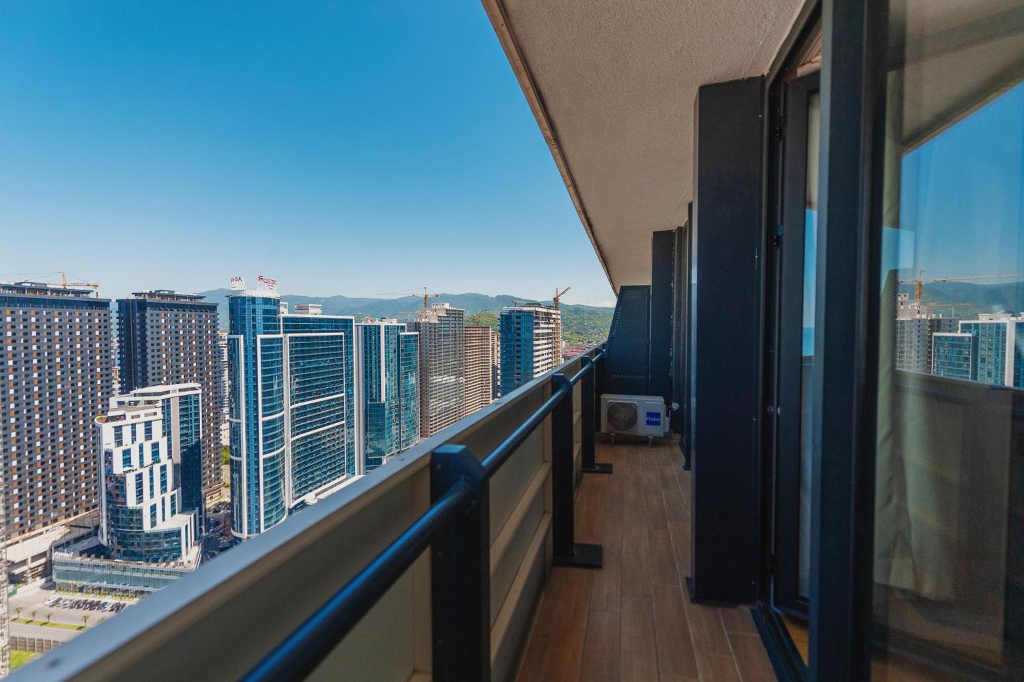 Black Sea Luxury Towers Hotel Батуми Екстериор снимка