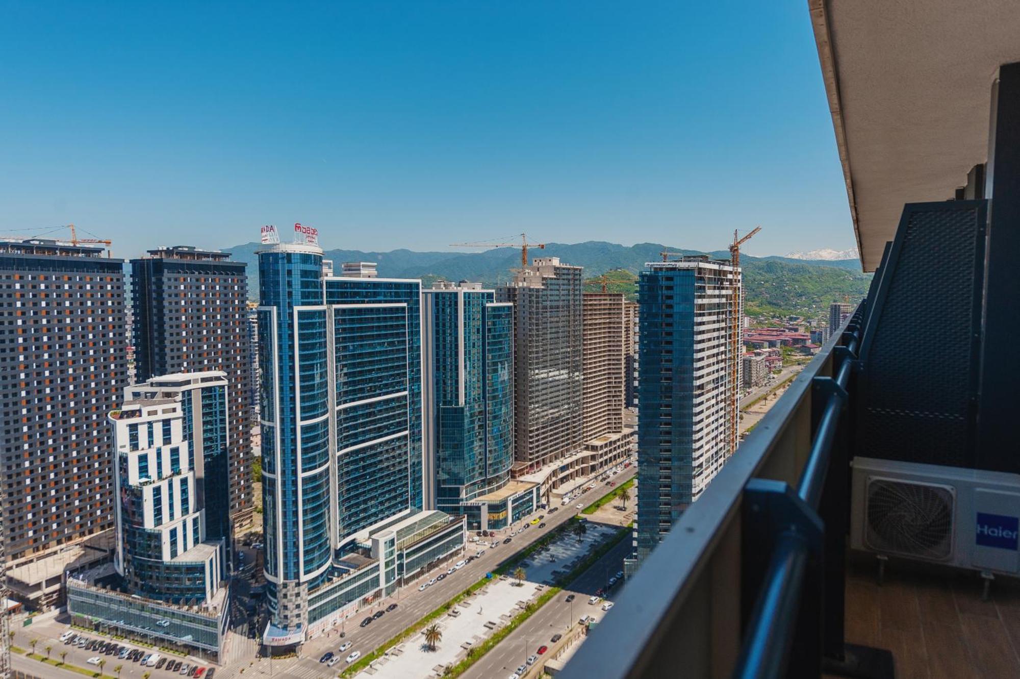 Black Sea Luxury Towers Hotel Батуми Екстериор снимка