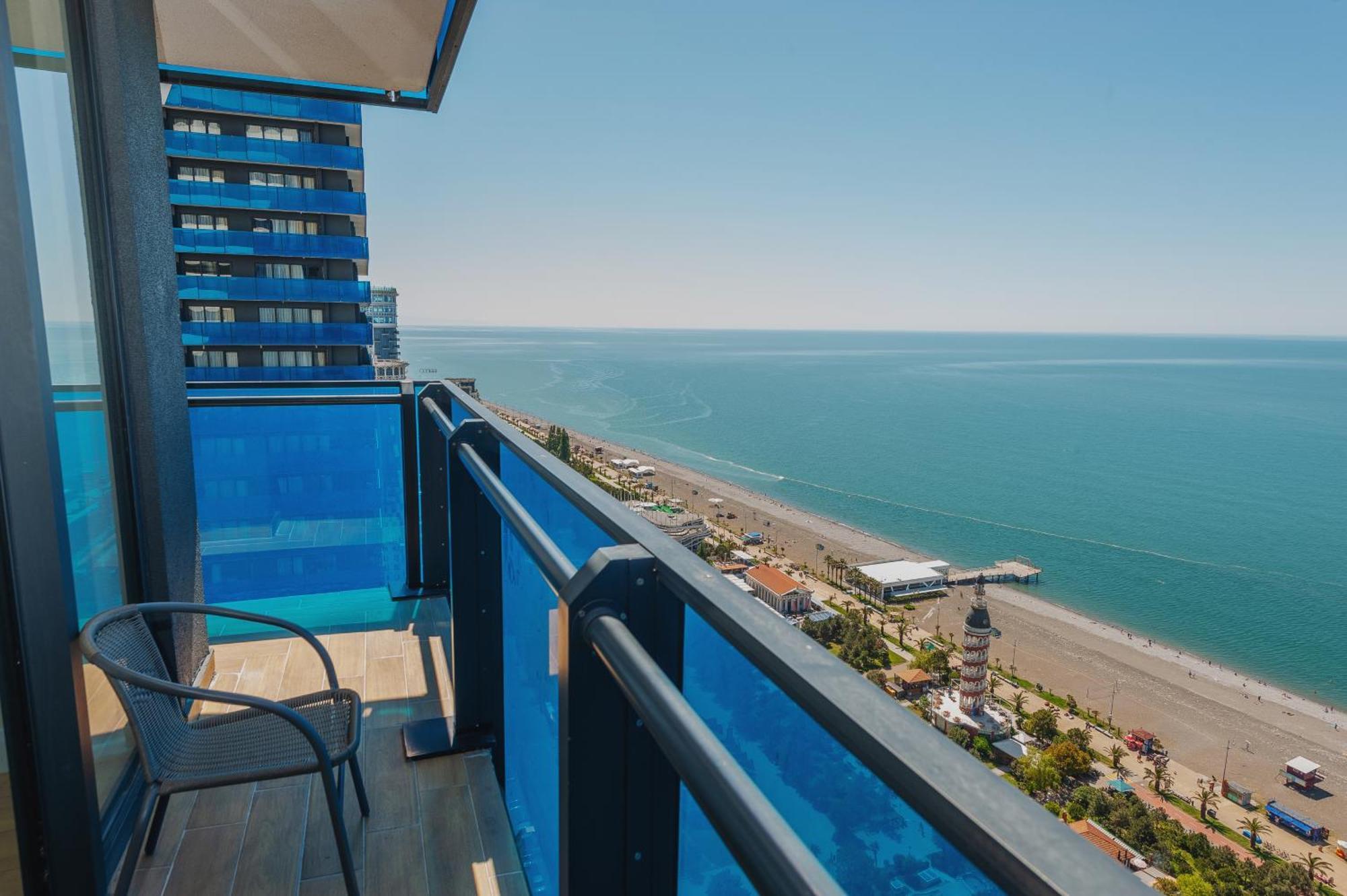 Black Sea Luxury Towers Hotel Батуми Екстериор снимка