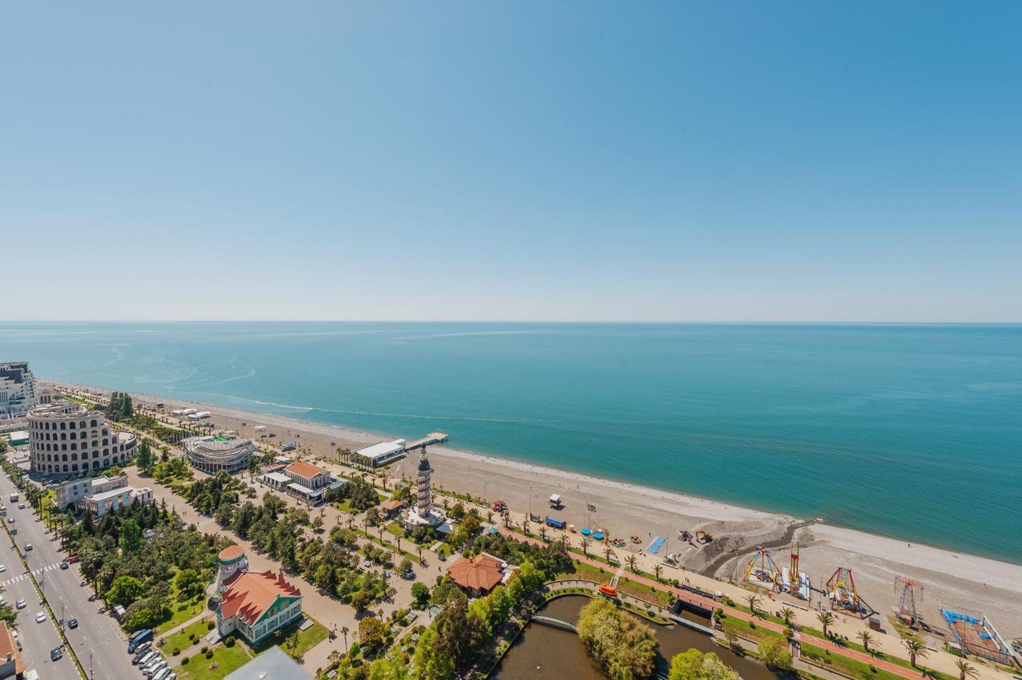 Black Sea Luxury Towers Hotel Батуми Екстериор снимка
