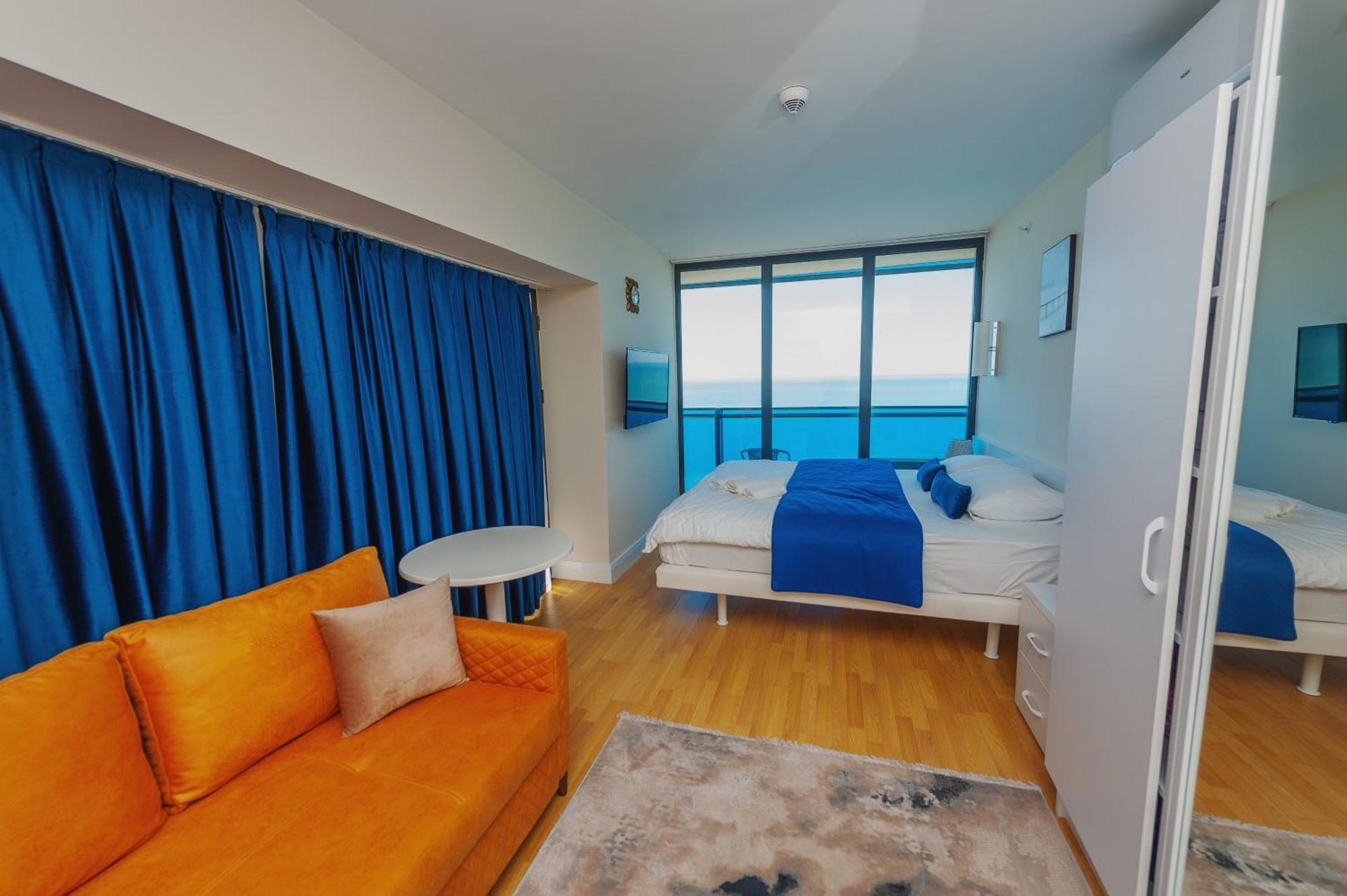 Black Sea Luxury Towers Hotel Батуми Екстериор снимка
