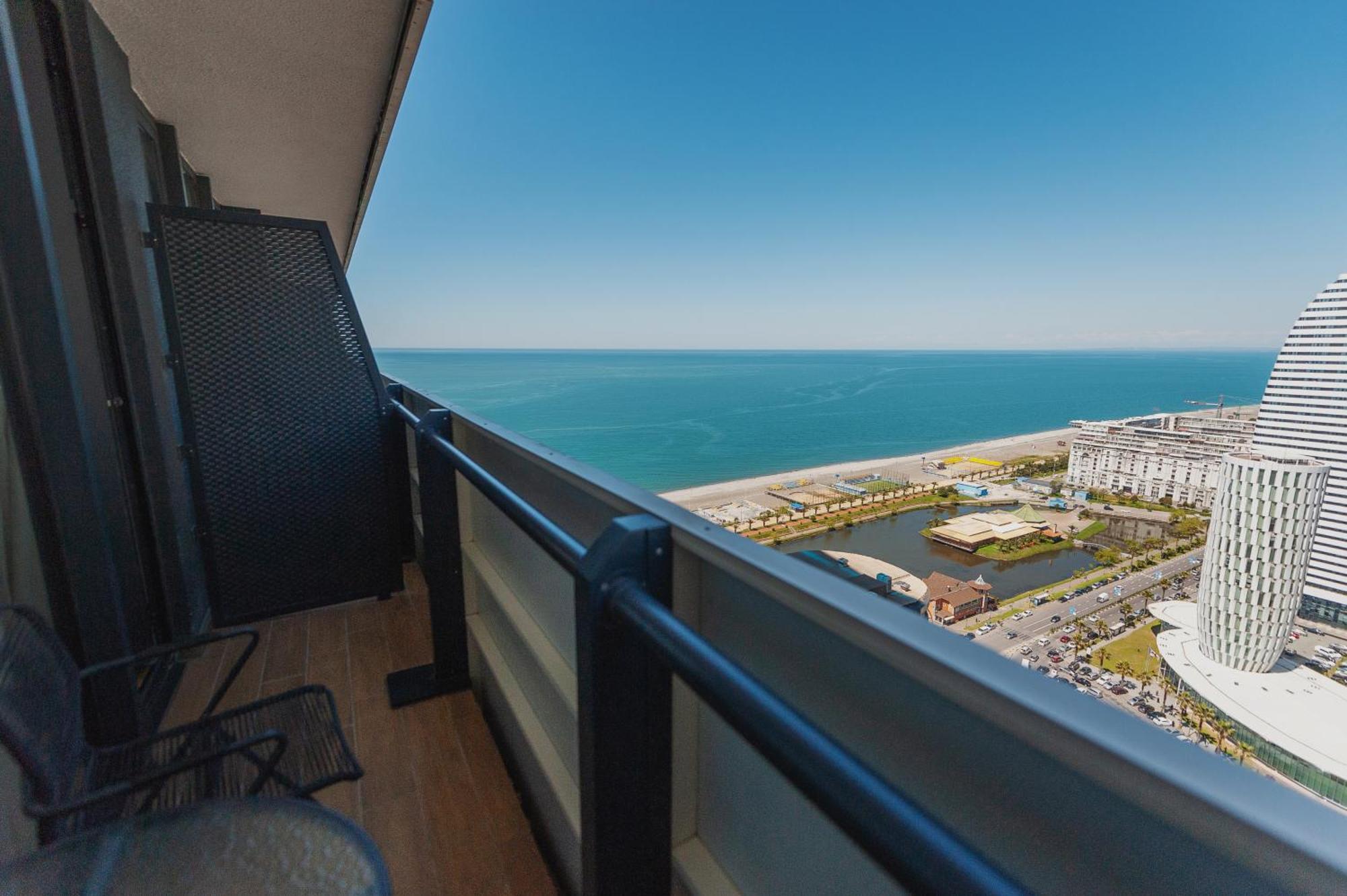 Black Sea Luxury Towers Hotel Батуми Екстериор снимка