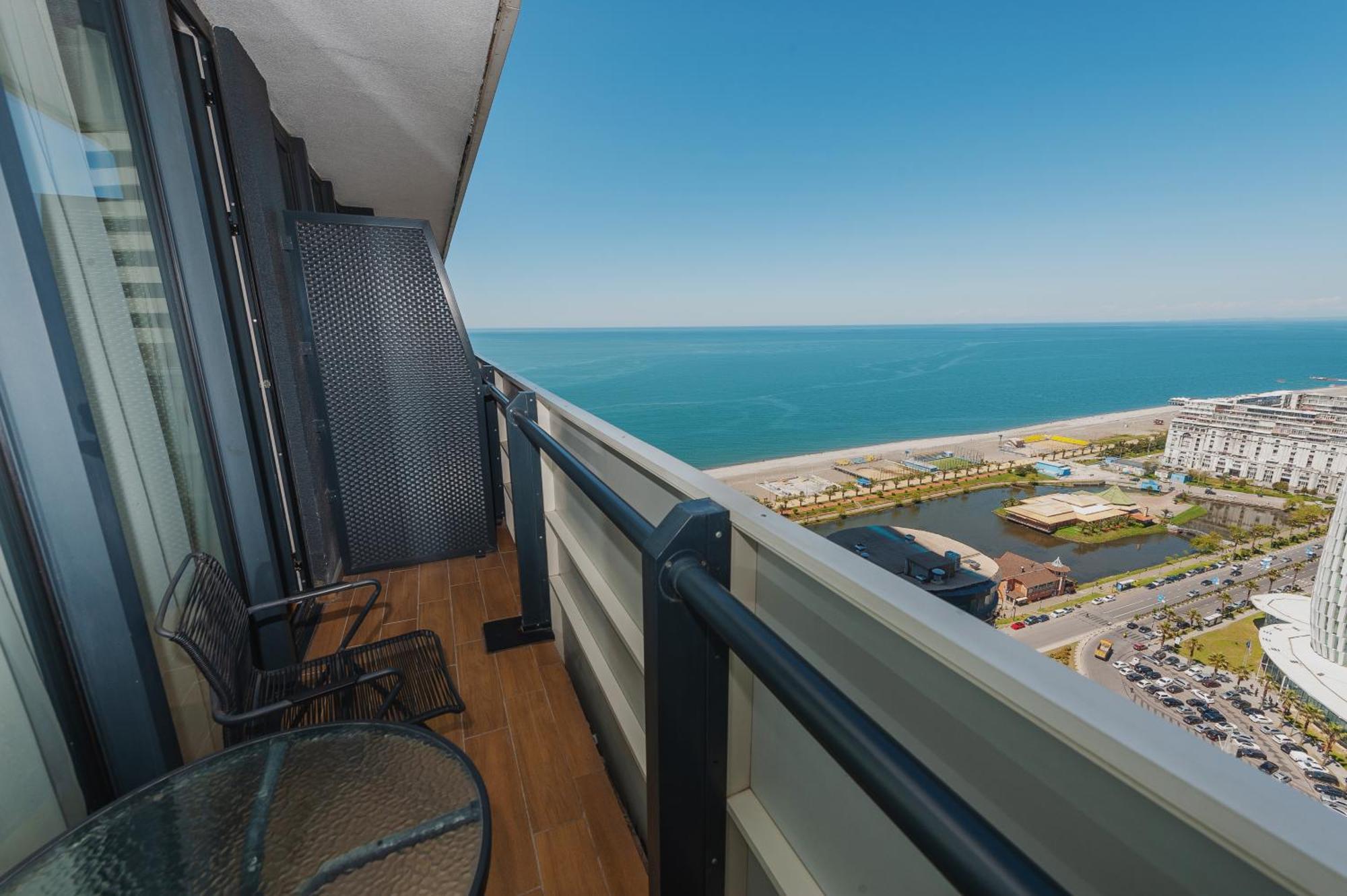 Black Sea Luxury Towers Hotel Батуми Екстериор снимка