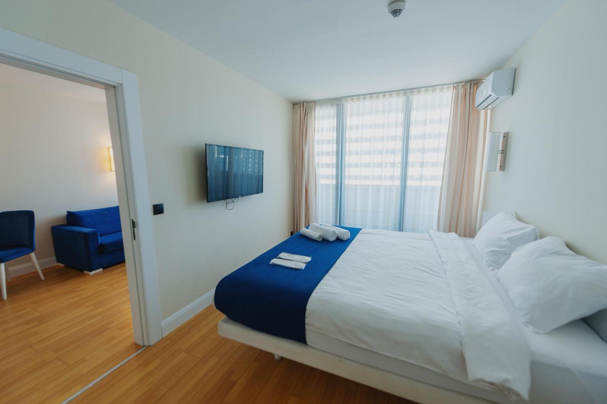 Black Sea Luxury Towers Hotel Батуми Екстериор снимка