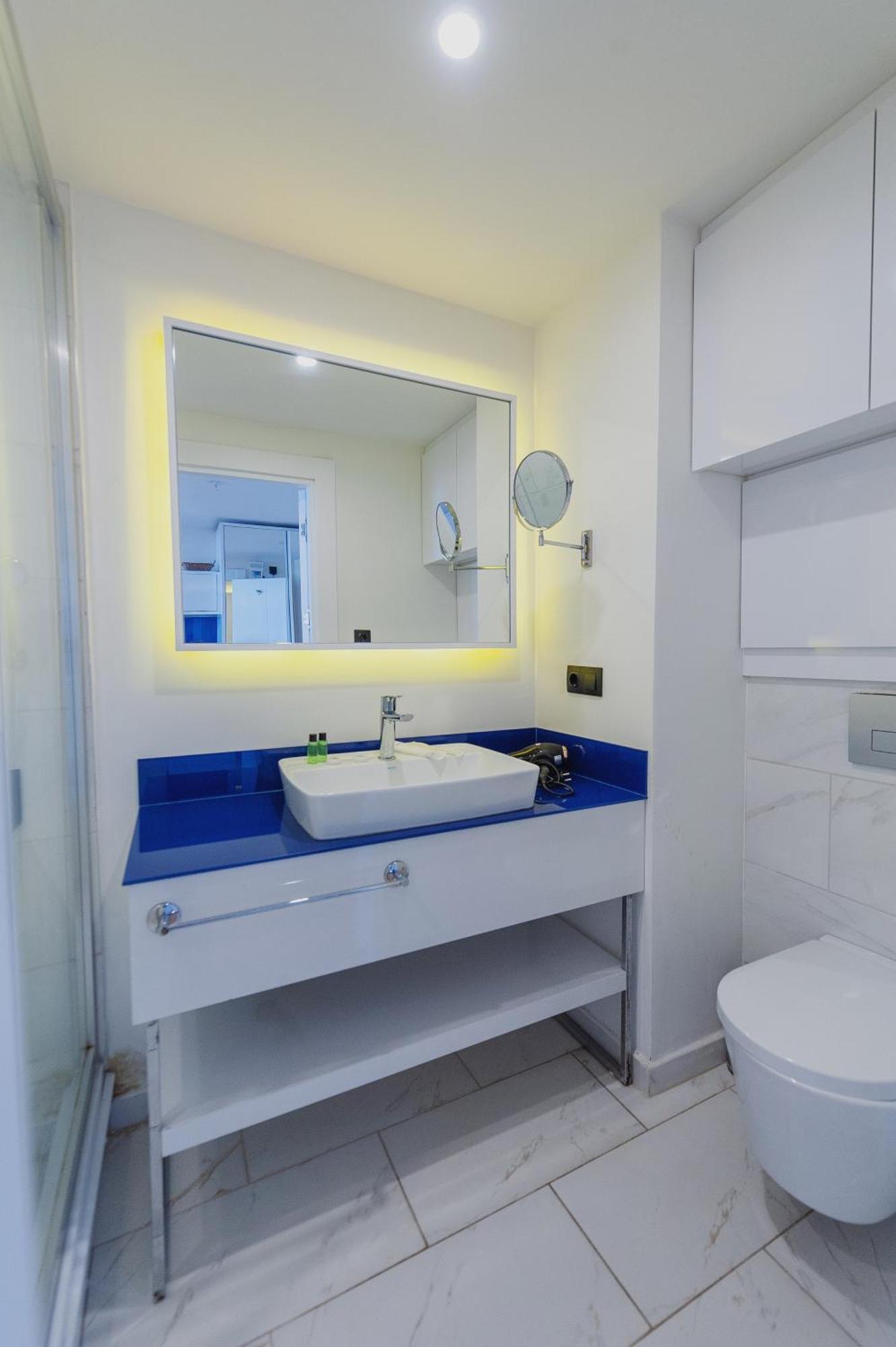 Black Sea Luxury Towers Hotel Батуми Екстериор снимка