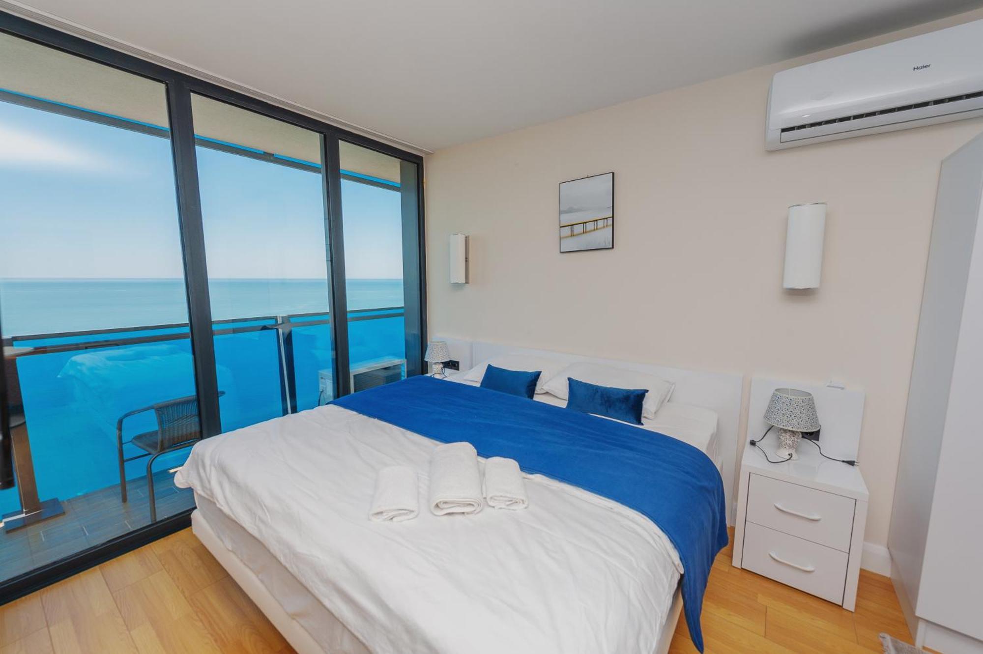 Black Sea Luxury Towers Hotel Батуми Екстериор снимка