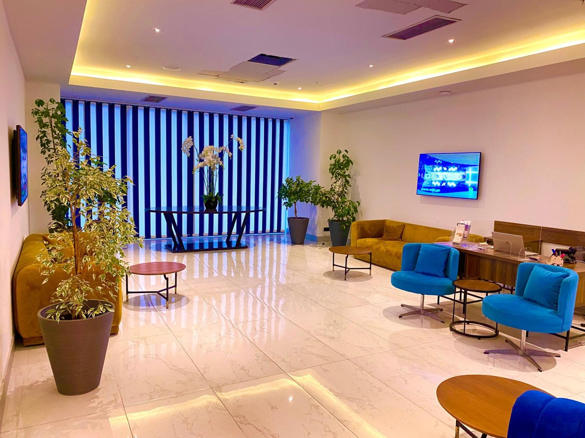 Black Sea Luxury Towers Hotel Батуми Екстериор снимка