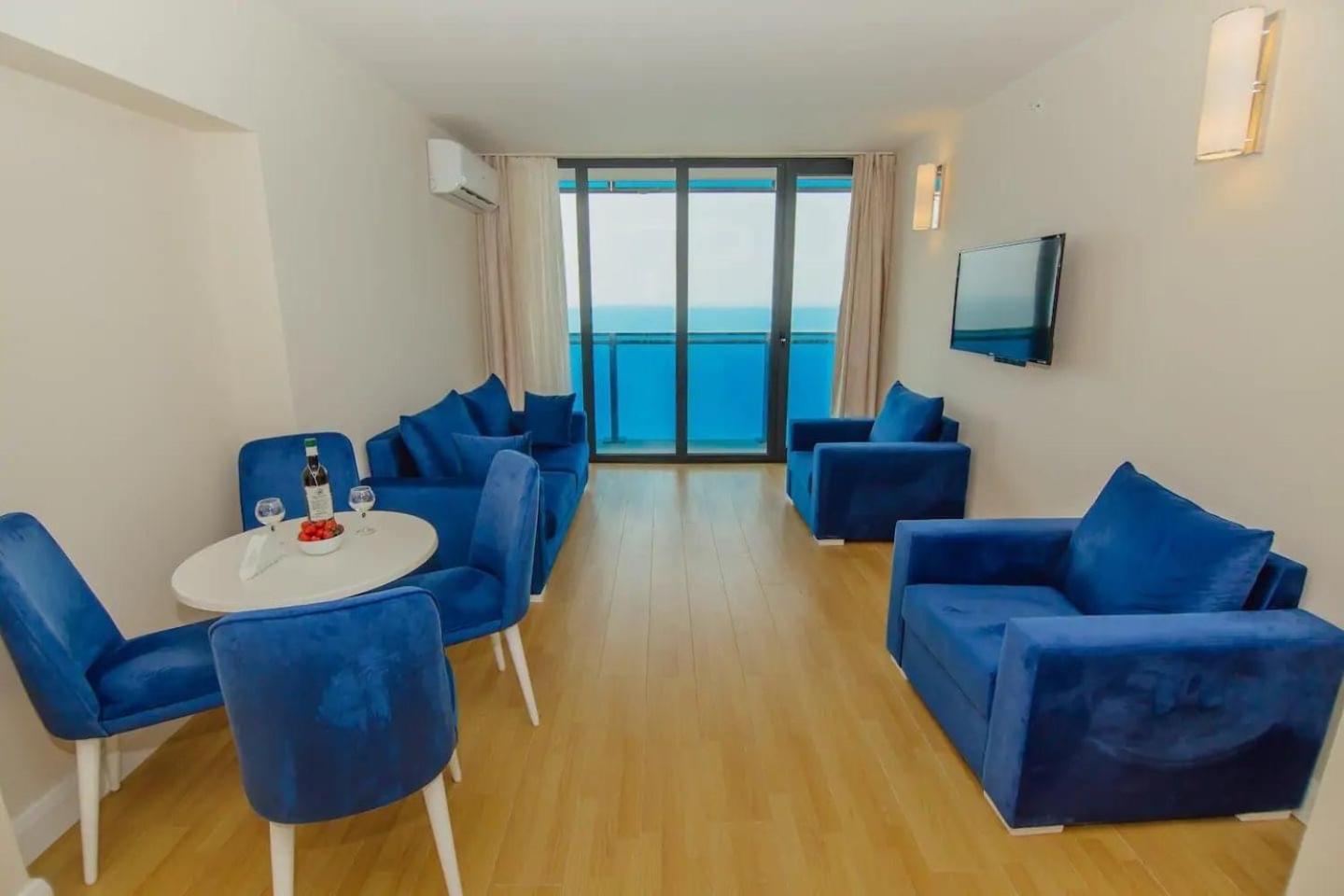 Black Sea Luxury Towers Hotel Батуми Екстериор снимка